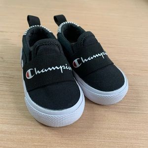 Unisex Champion Size 4 Kids Sneaker